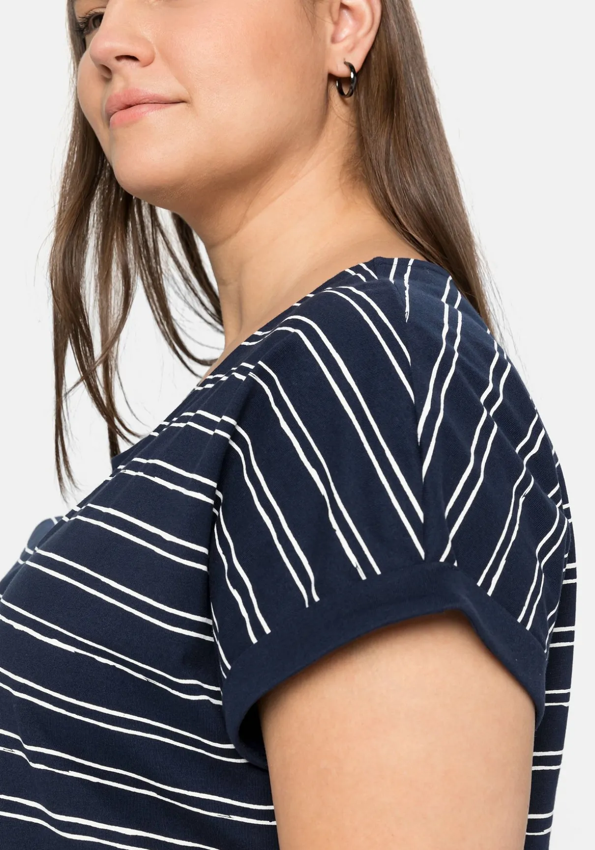 Shirt in Layeroptik, mit dezenten Streifen