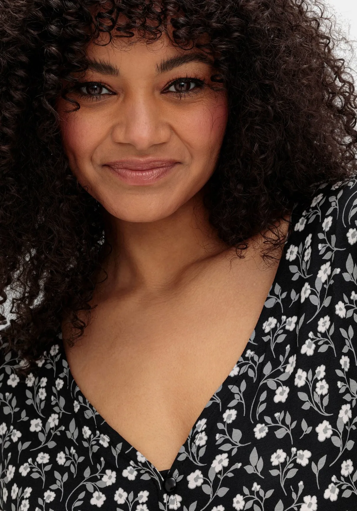 Shirt mit Blümchenprint und Knopfleiste