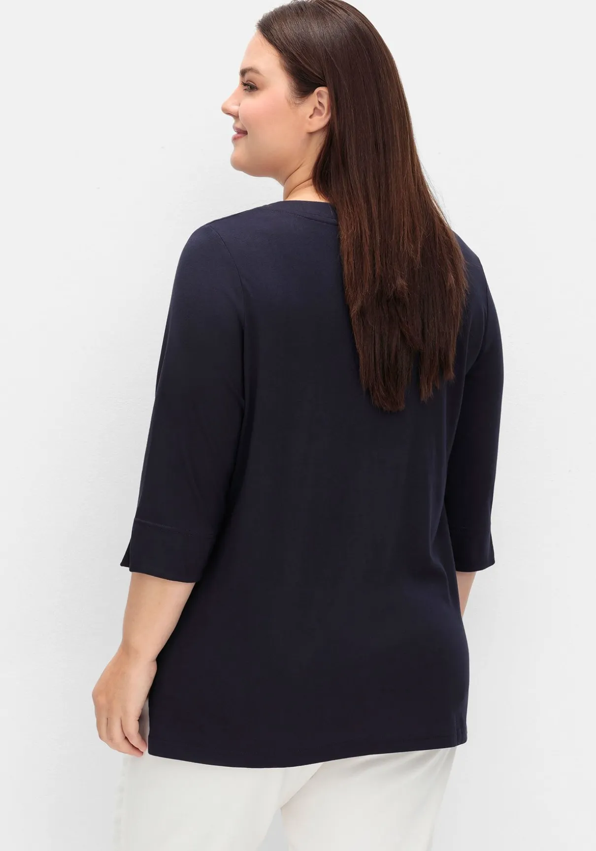 Shirt mit Blumenstickerei aus Pailletten