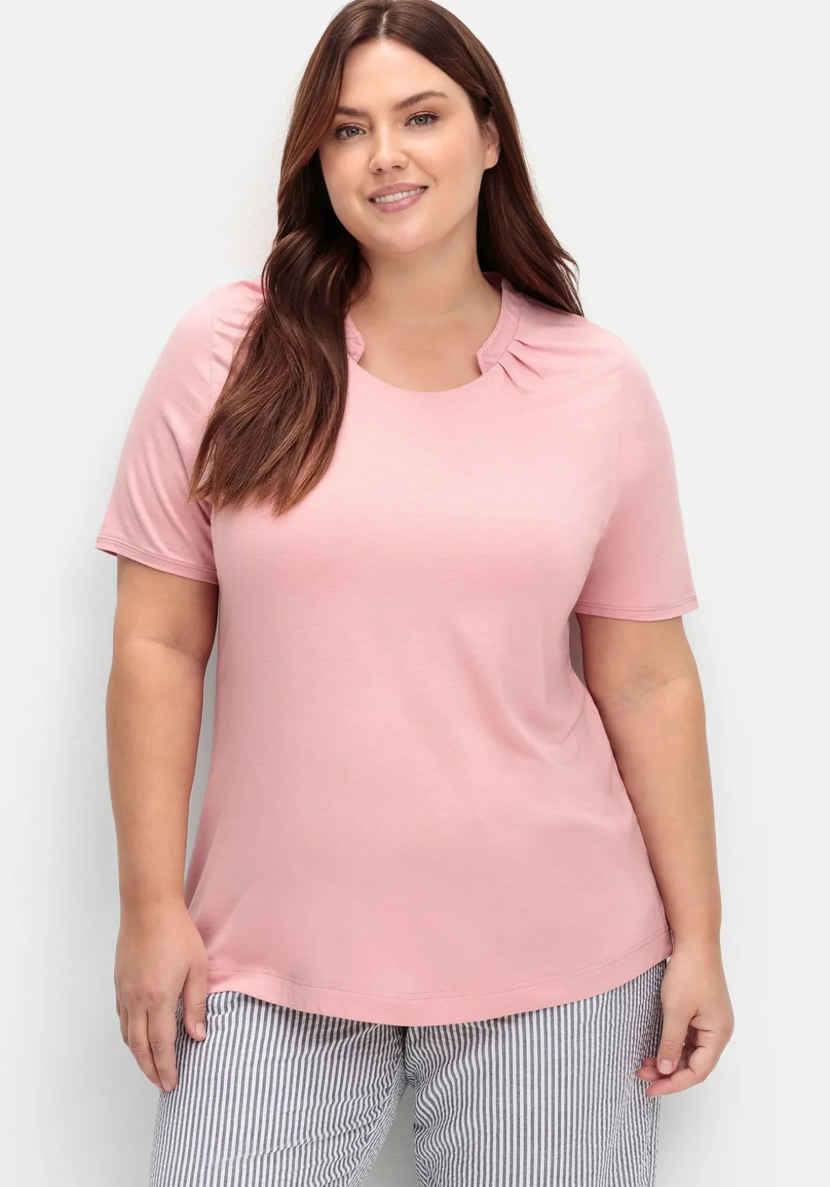 Shirt mit Faltenpartie am Stehkragen