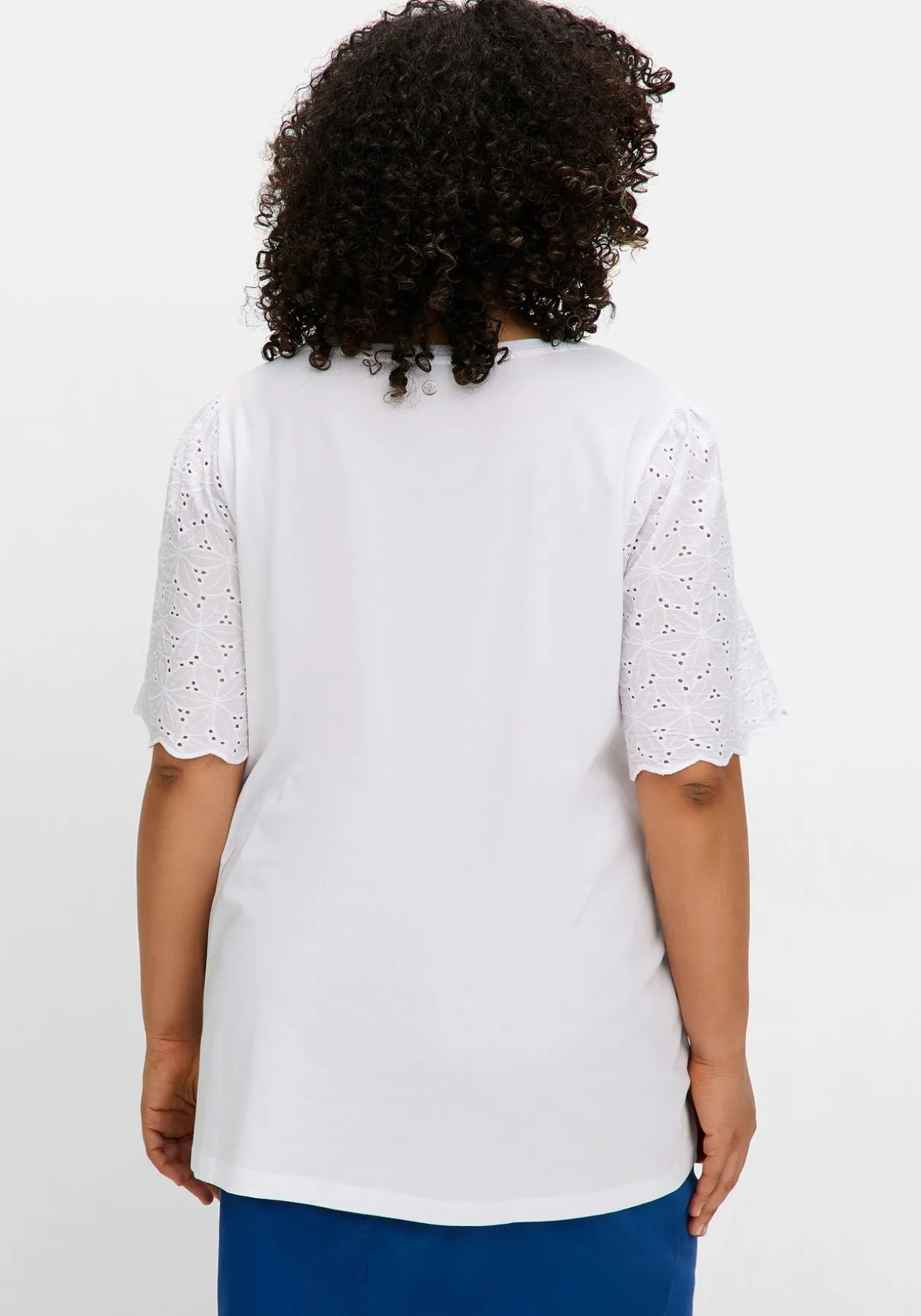 Shirt mit Flügelärmeln aus Lochspitze