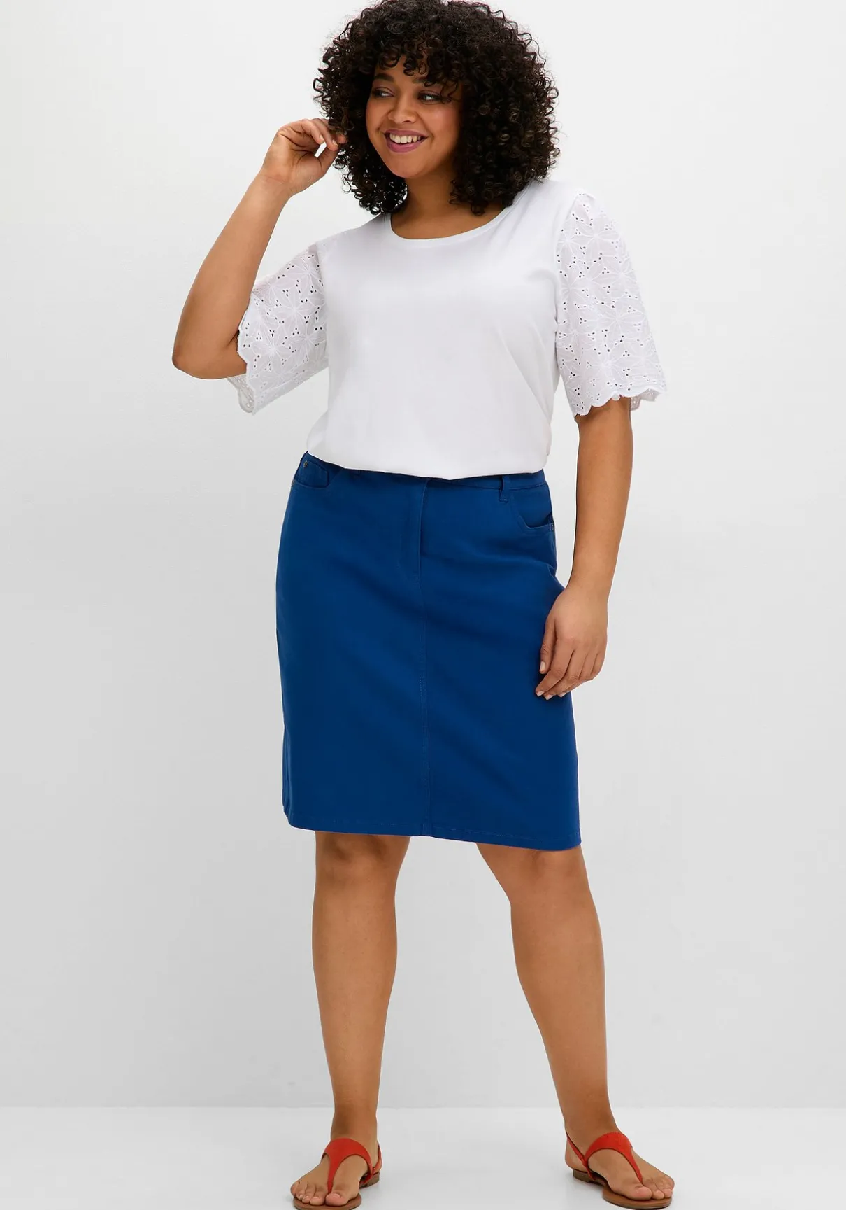 Shirt mit Flügelärmeln aus Lochspitze