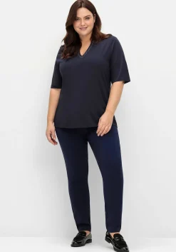 Shirt mit Glitzersteinen am Ausschnitt