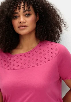 Shirt mit Lochstickerei-Einsatz vorn