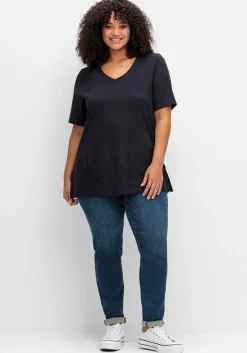 Shirt mit Lochstickerei-Passe am Saum