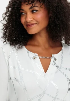 Shirt mit Ösen und Metallkette am Ausschnitt