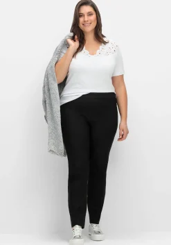 Shirt mit Spitze an V-Ausschnitt und Schulterbereich