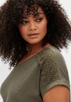 Shirt mit Spitzen-Applikation auf den Schultern