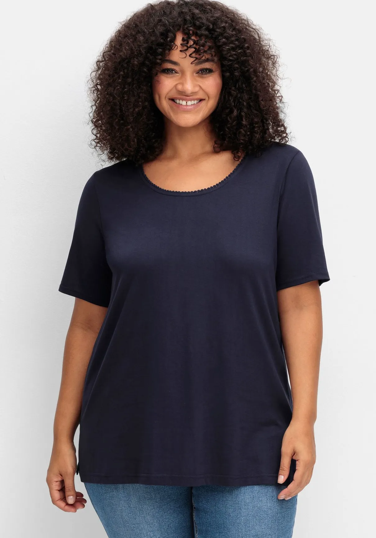 Shirt mit Spitzenborte am Ausschnitt