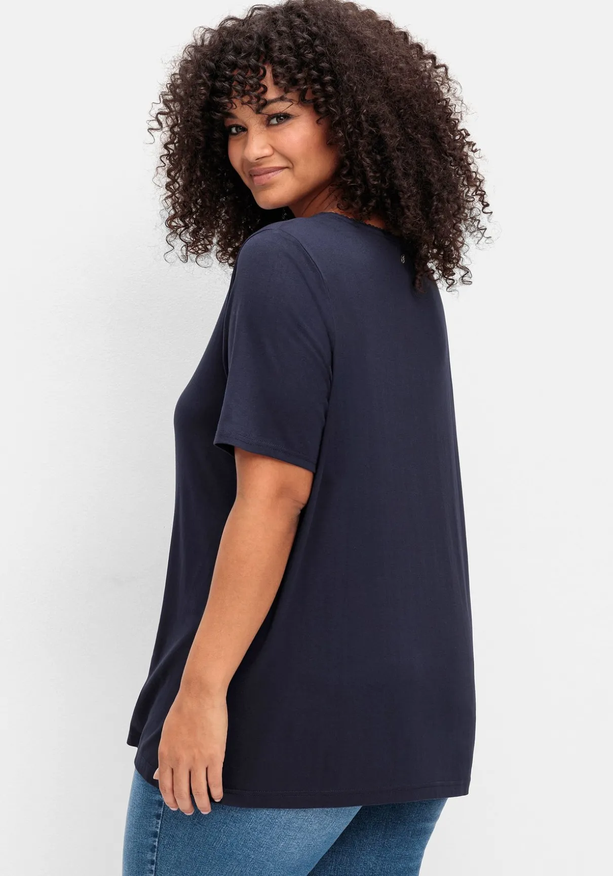 Shirt mit Spitzenborte am Ausschnitt