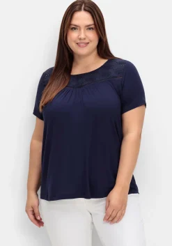 Shirt mit Spitzeneinsatz, aus Viskosejersey