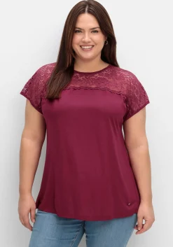 Shirt mit Spitzenpasse an der Schulterpartie