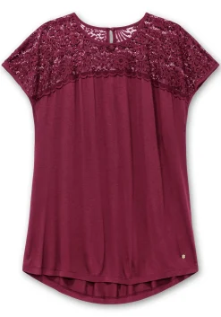 Shirt mit Spitzenpasse an der Schulterpartie