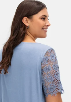 Shirt mit transparentem Spitzenbesatz