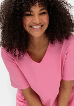 Shirt mit V-Ausschnitt, aus leichtem Jersey