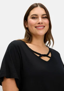 Shirt mit verziertem V-Ausschnitt