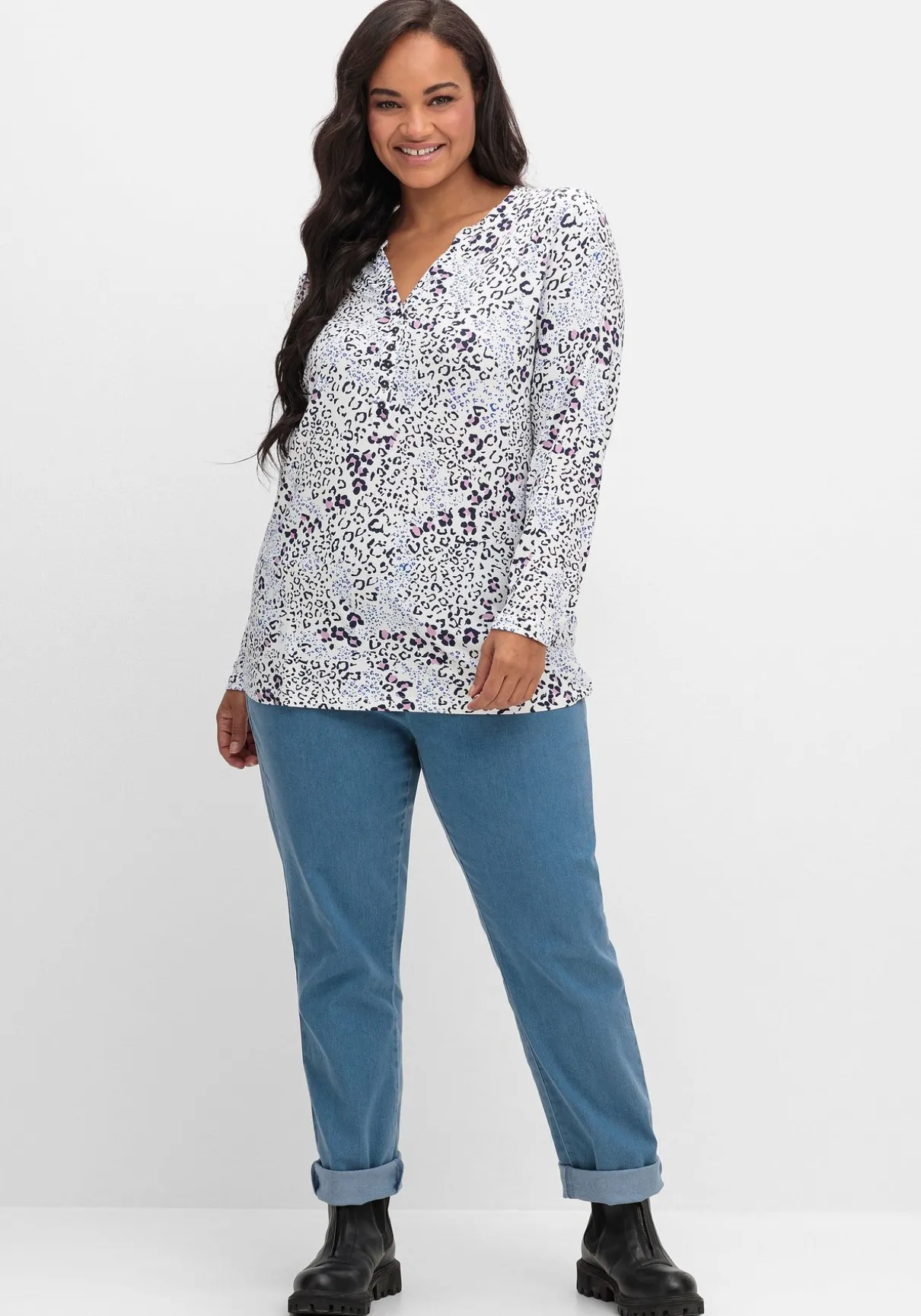 Shirtbluse aus Viskosejersey, mit Animalprint