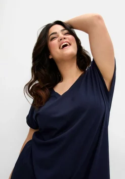 Shirtkleid in Oversized-Form, mit V-Ausschnitt