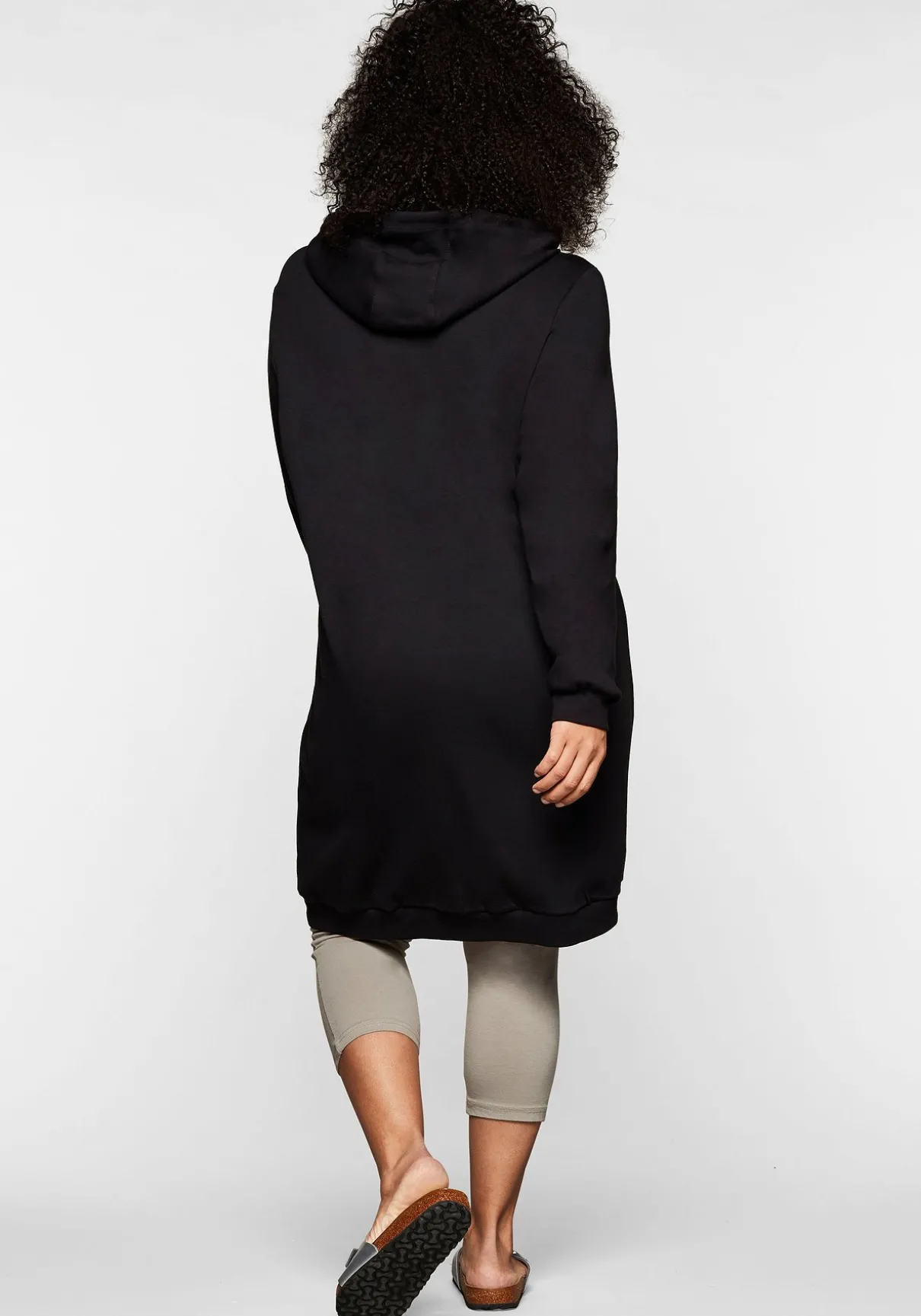 Shirtkleid mit Kapuze und Kängurutasche