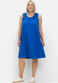 Shirtkleid mit Smok-Einsatz, in A-Linie