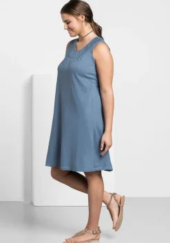 Shirtkleid mit Smok-Einsatz, in A-Linie