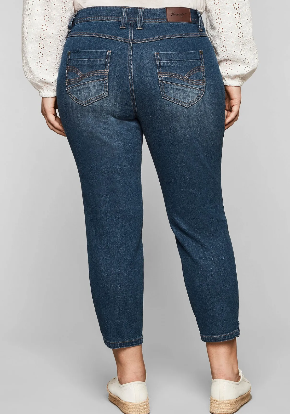 Slim Fit Jeans in 7/8-Länge mit Destroyed-Effekten