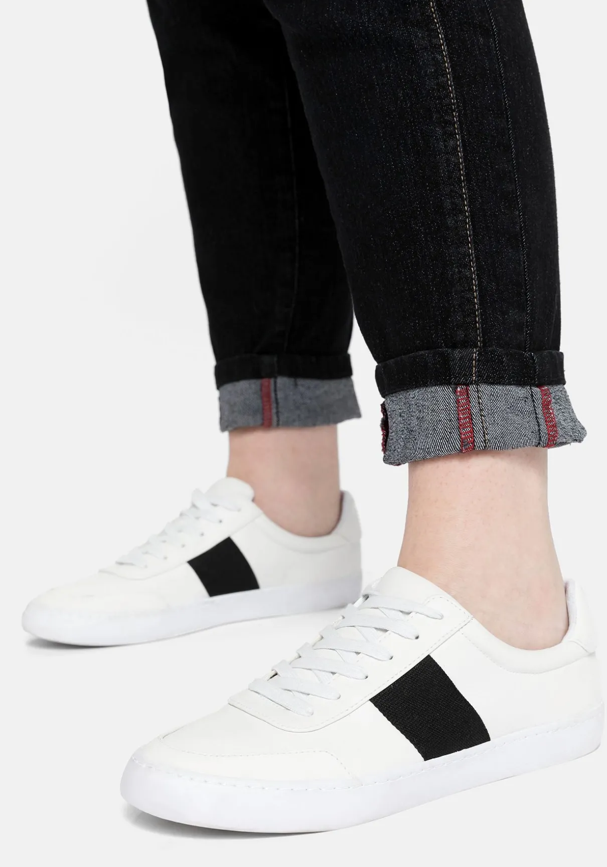 Slim Jeans mit vorverlegter Teilungsnaht