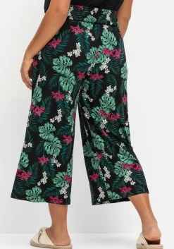 Sommerhose mit tropischem Print, in Culotte-Form