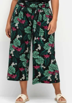 Sommerhose mit tropischem Print, in Culotte-Form