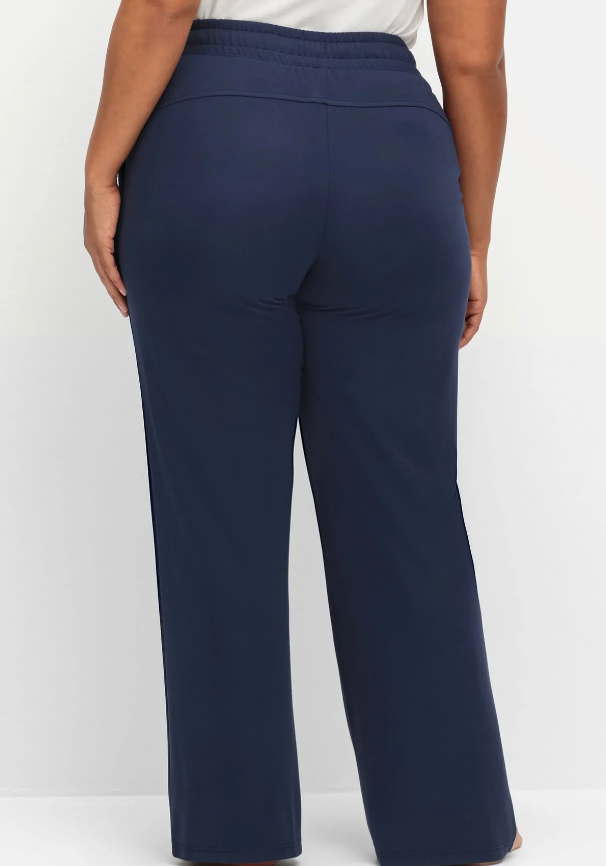 Sporthose aus Funktionsmaterial, mit Gummibund