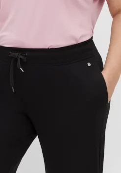 Sporthose aus Funktionsmaterial, mit Gummibund