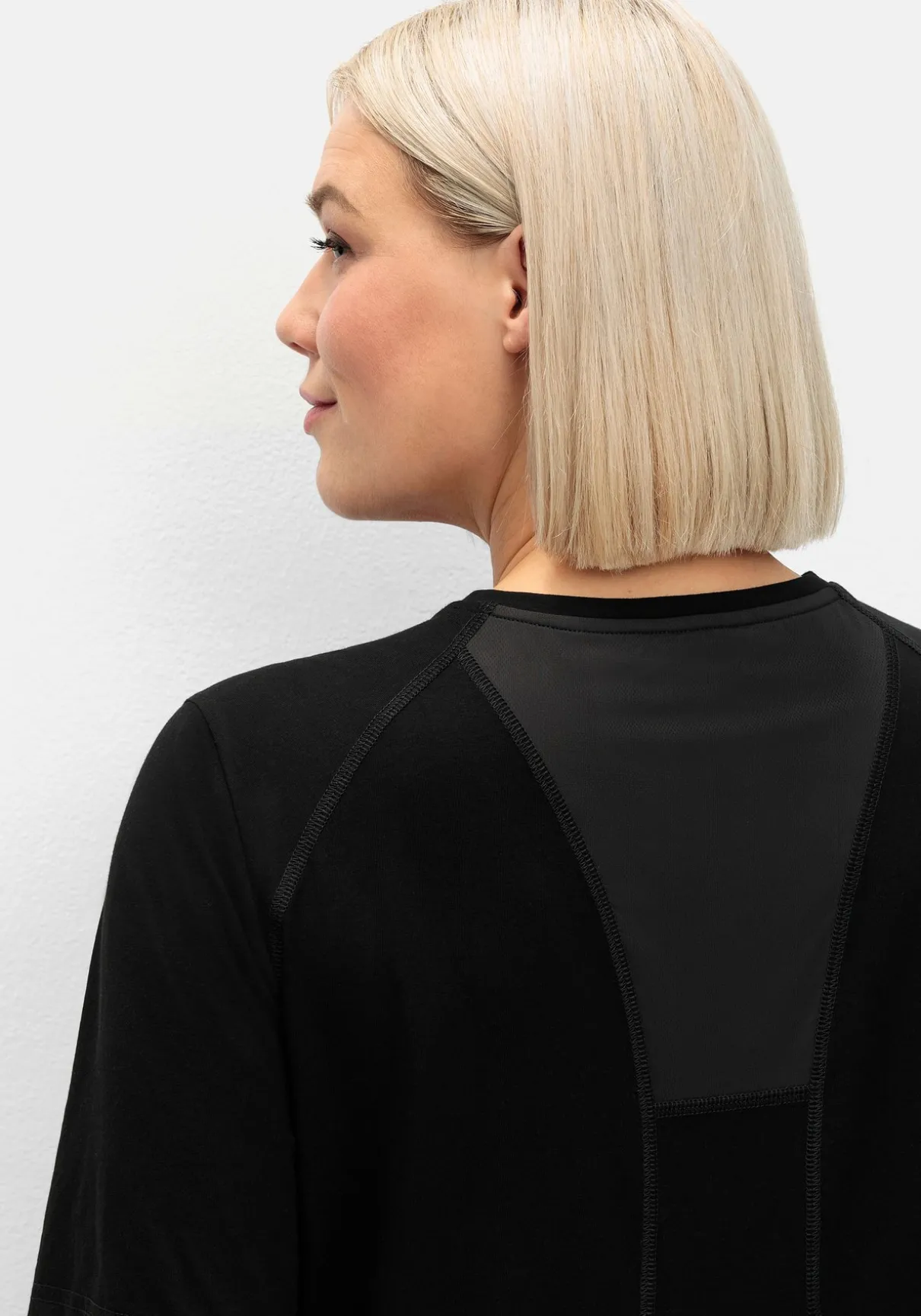 Sportshirt mit Mesh-Einsatz im Rücken