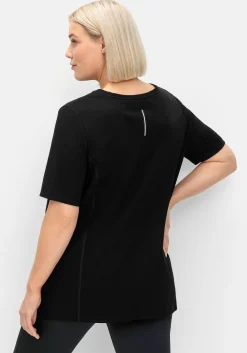 Sportshirt mit Mesh-Einsätzen auf der Schulter