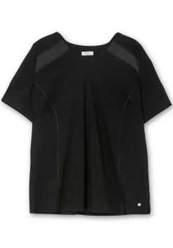 Sportshirt mit Mesh-Einsätzen auf der Schulter