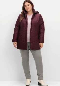 Steppjacke mit abnehmbarer Kapuze