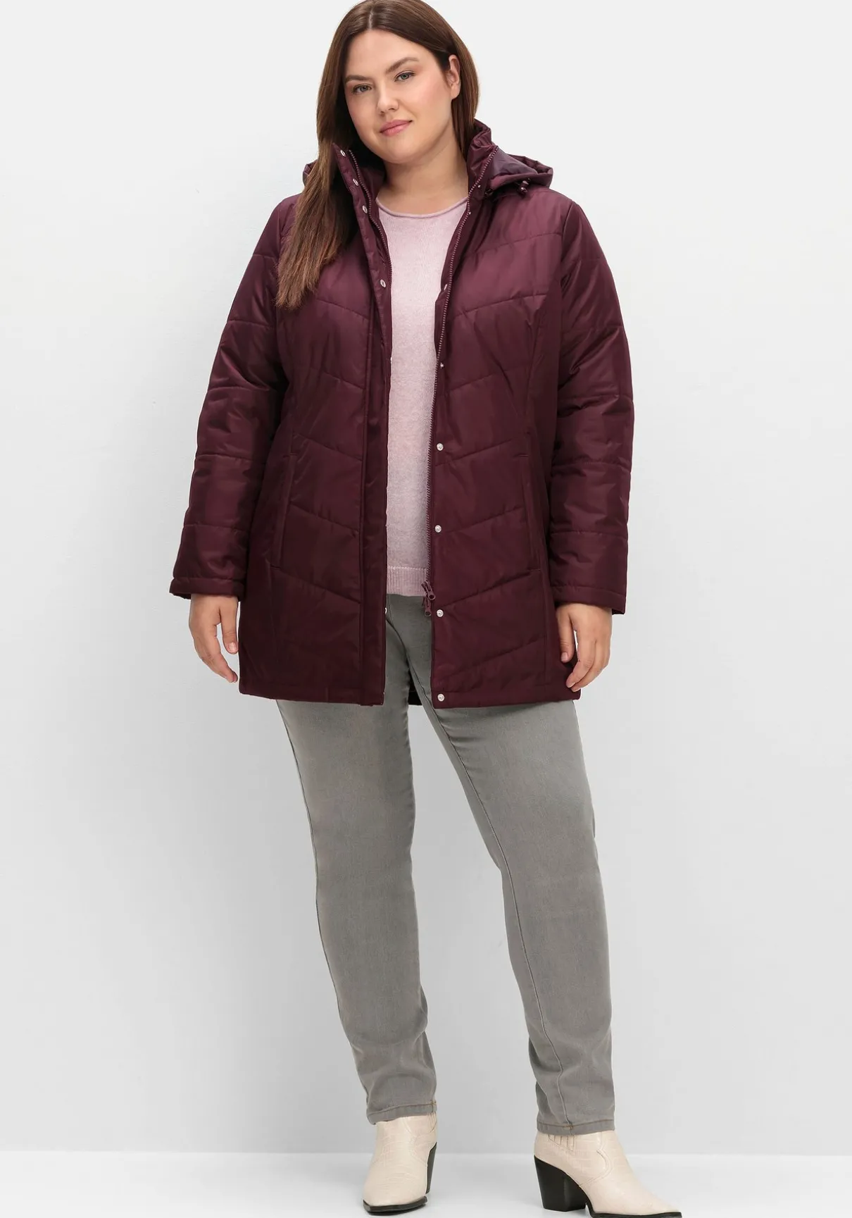 Steppjacke mit abnehmbarer Kapuze