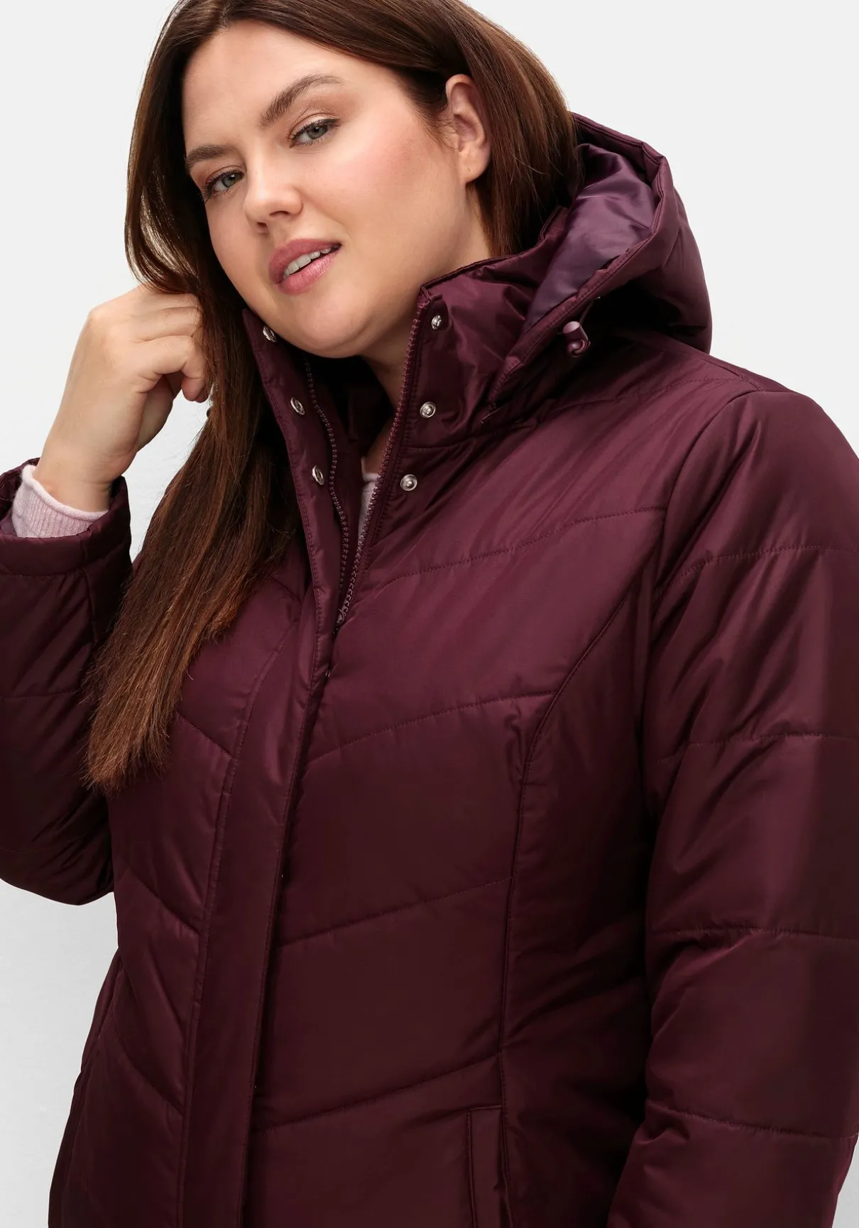 Steppjacke mit abnehmbarer Kapuze