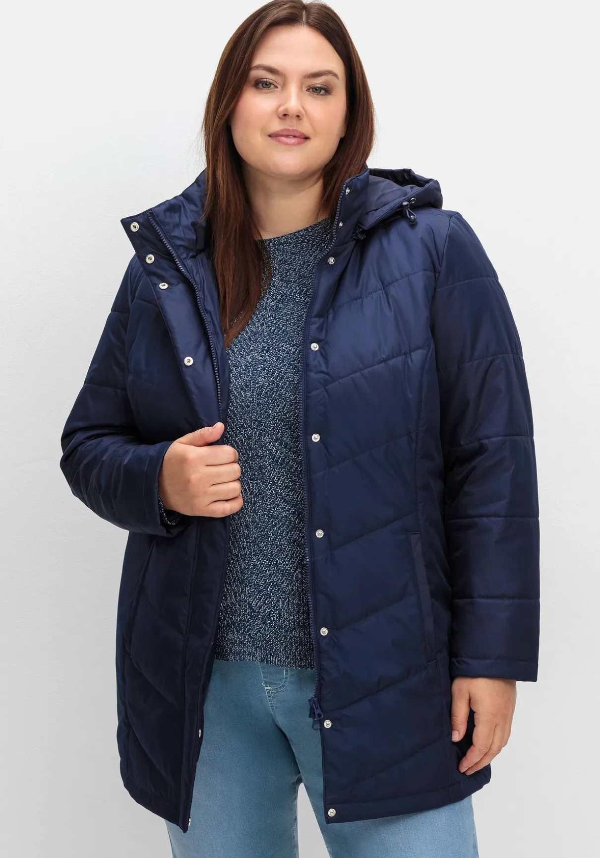 Steppjacke mit abnehmbarer Kapuze