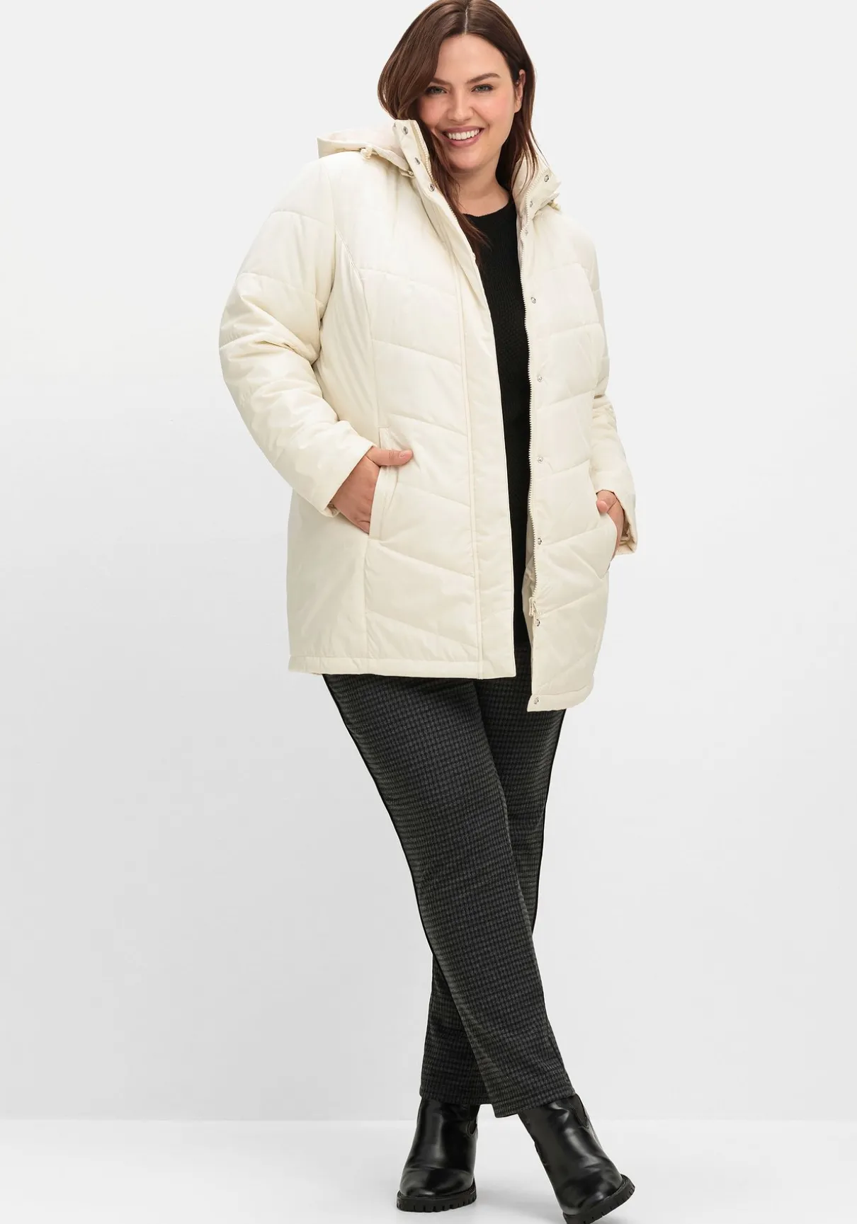 Steppjacke mit abnehmbarer Kapuze