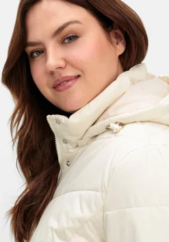 Steppjacke mit abnehmbarer Kapuze