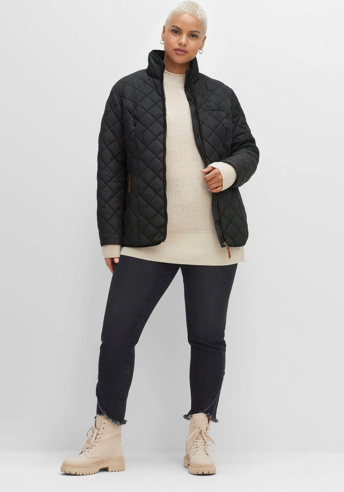 Steppjacke mit hoch schließendem Stehkragen