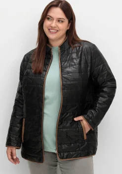 Steppjacke mit Stehkragen und Kontrastdetails