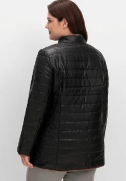 Steppjacke mit Stehkragen und Kontrastdetails