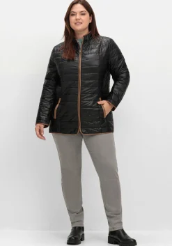 Steppjacke mit Stehkragen und Kontrastdetails