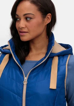 Steppweste mit Kapuze und Kontrastdetails