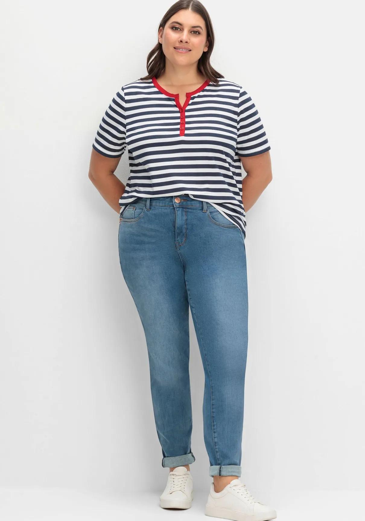 Streifenshirt mit kurzer Zierknopfleiste