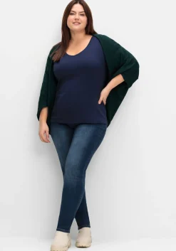 Strickcape im tonigen Schachbrettmuster