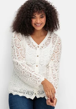 Strickjacke aus transparenter Häkelspitze