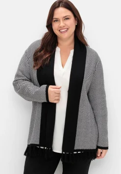 Strickjacke im Fischgrätmuster, mit Schalkragen