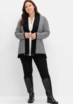 Strickjacke im Fischgrätmuster, mit Schalkragen